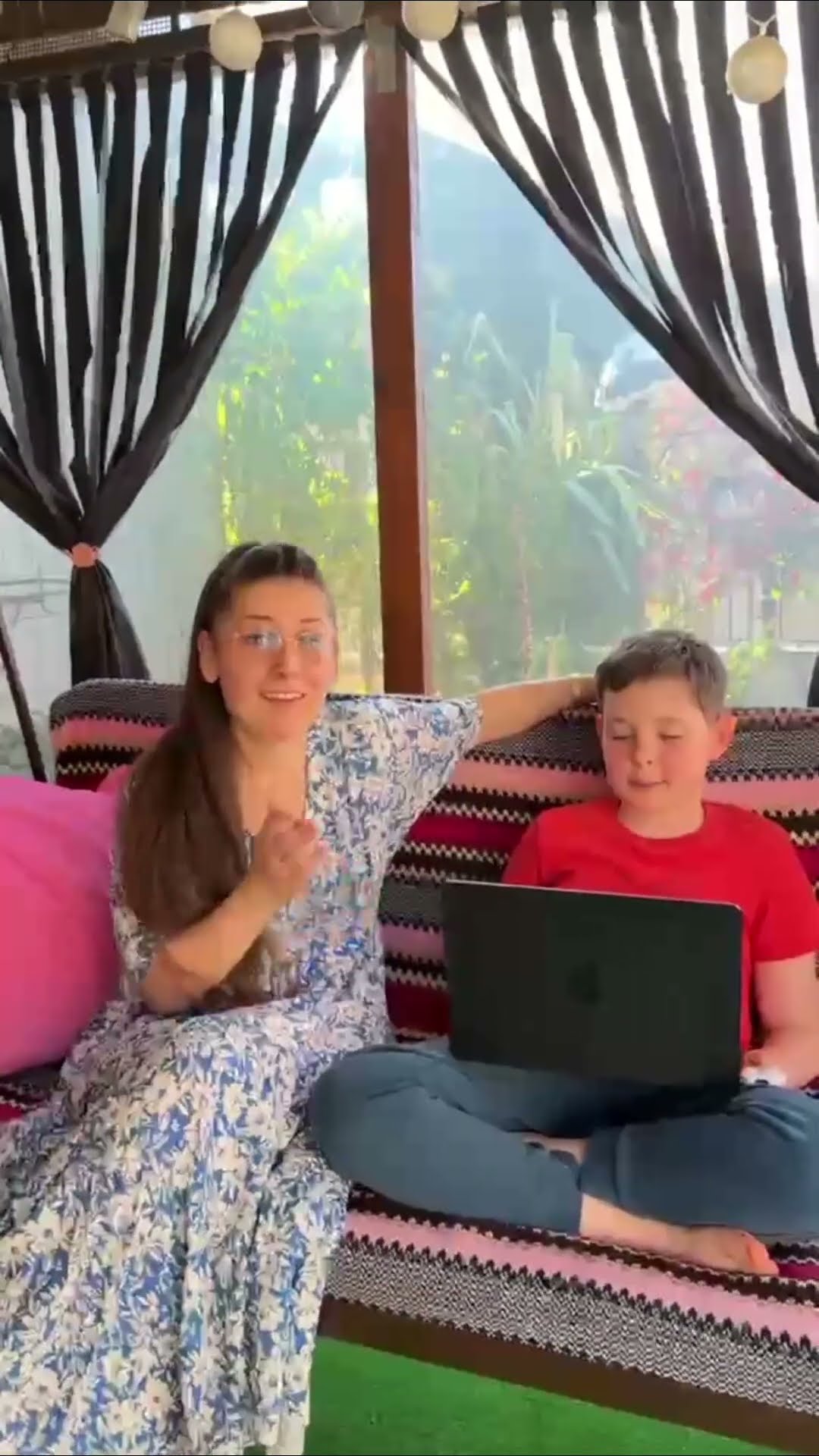 „Acum un an nu știai... de unde știi acum?”