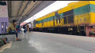 11019 | Konark Express | Arrival | Mumbai CSMT | WGS 6 | Beautiful LHB__