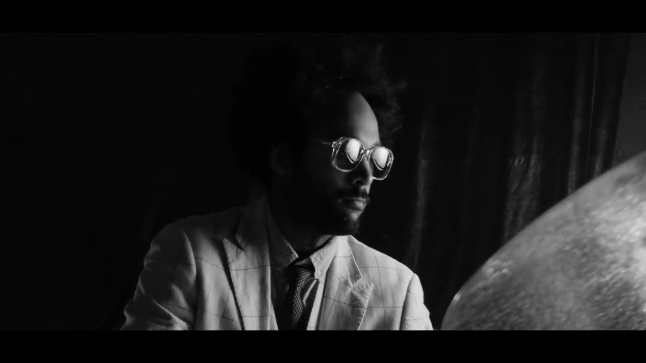 Смотреть «RAZZMATAZZ - Sometimes (Official Music Video)» на YouTube Смотреть «RAZZMATAZZ - Sometimes (Official Music Video)» на YouTube