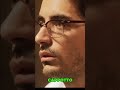 Valerio Lundini e l'imbarazzo delle mani