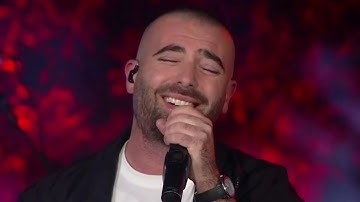 הופעה בלייב | עומר אדם בביצוע מרגש לשיר "שיר למעלות"!