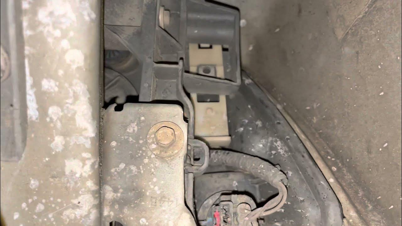 Installing LED headlights 2015 Ram 2500/3500 - YouTube