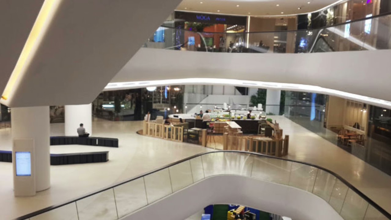 stay by the kid larol and justin bieber but you're in an empty shopping mall