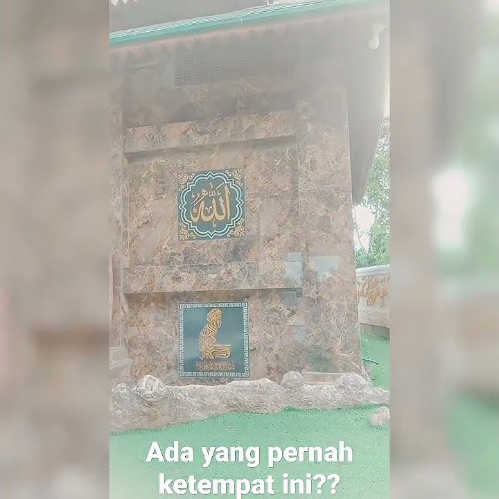 yang terkenal di daerah cirebon sebagai kota wali... ada yang tau kah dmn ini??