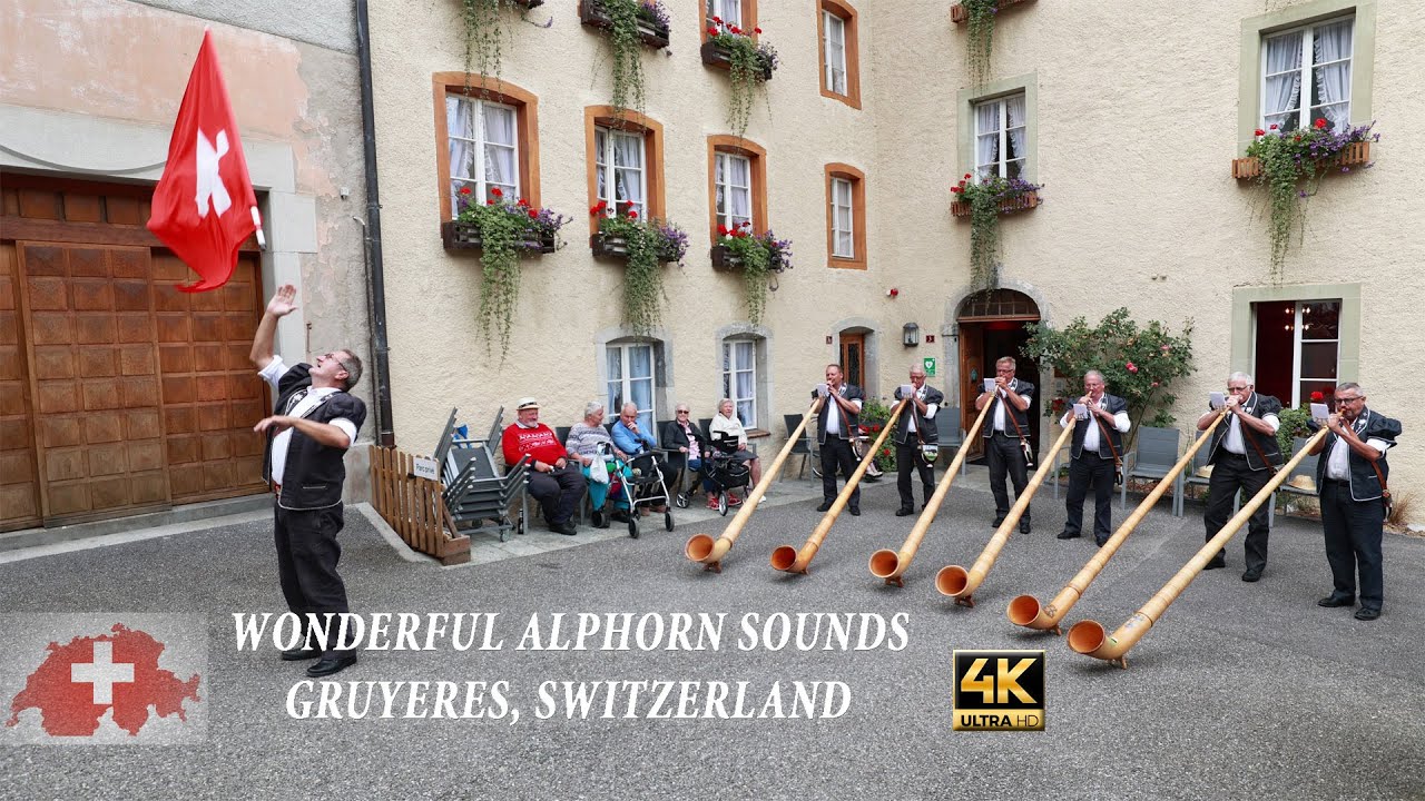 Gruyères | Alphorn's players and flag throwers. 
