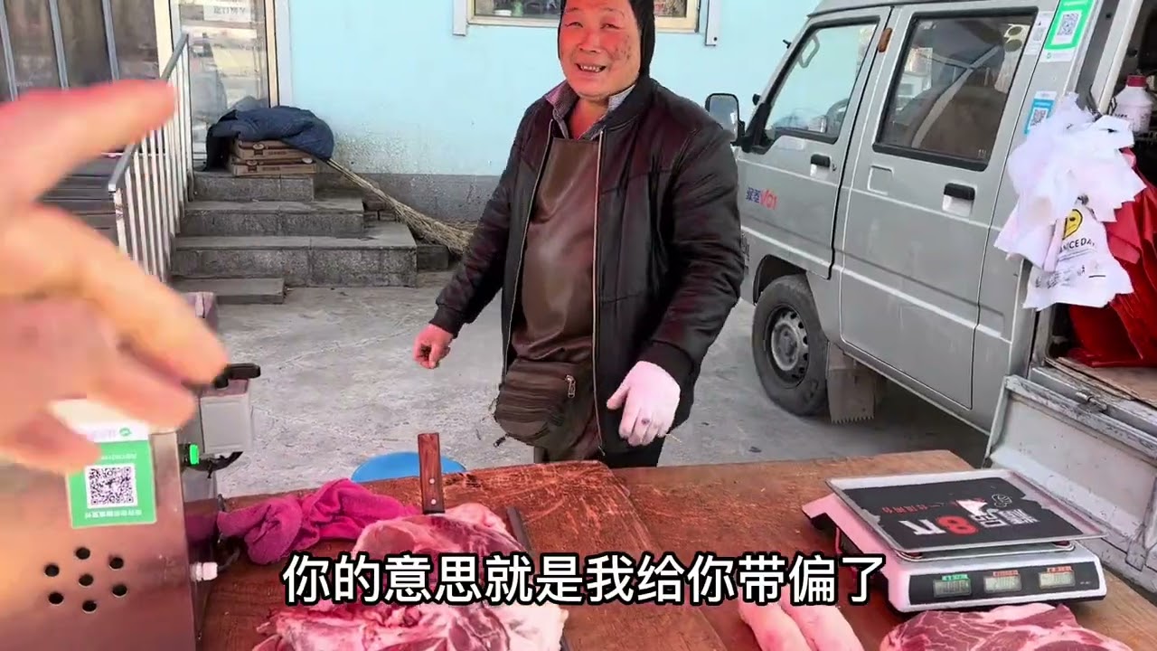尚大哥今儿猪肉卖的真压抑，几块钱一斤猪肉卖不动，看看咋回事 #放心肉 #正宗土猪肉 #生态黑猪 #我的农村生活