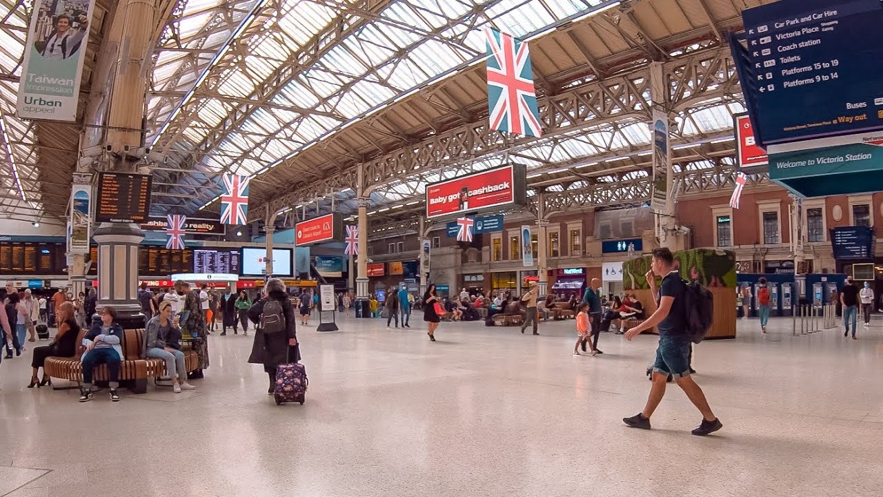 travel exchange victoria station