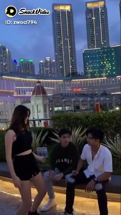 cewek cantik joget di depan 2 cowok 👍👍👍👍 mantap kak tik tok terbaru