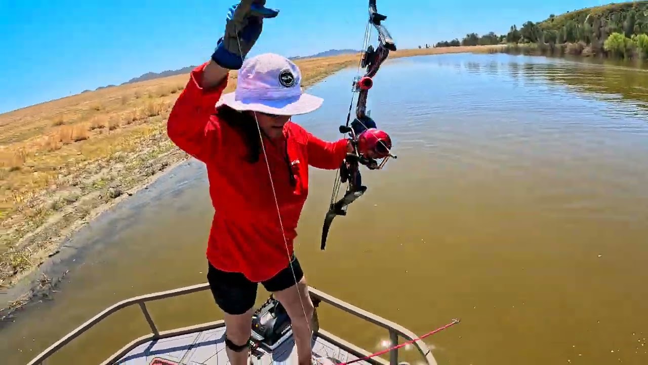 Bowfishing for carp at Lake Elsinore 