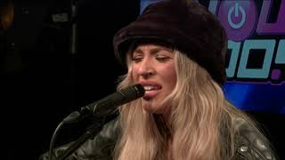 Lennon Stella Performs 'Kissing Other People'