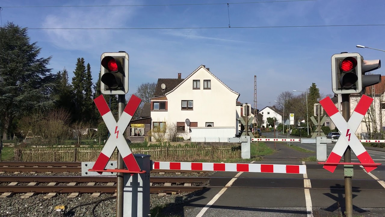 Re 11 Rrx RE 11 (RRX) nach Paderborn Hbf am BÜ Elsen Bahnhof - YouTube