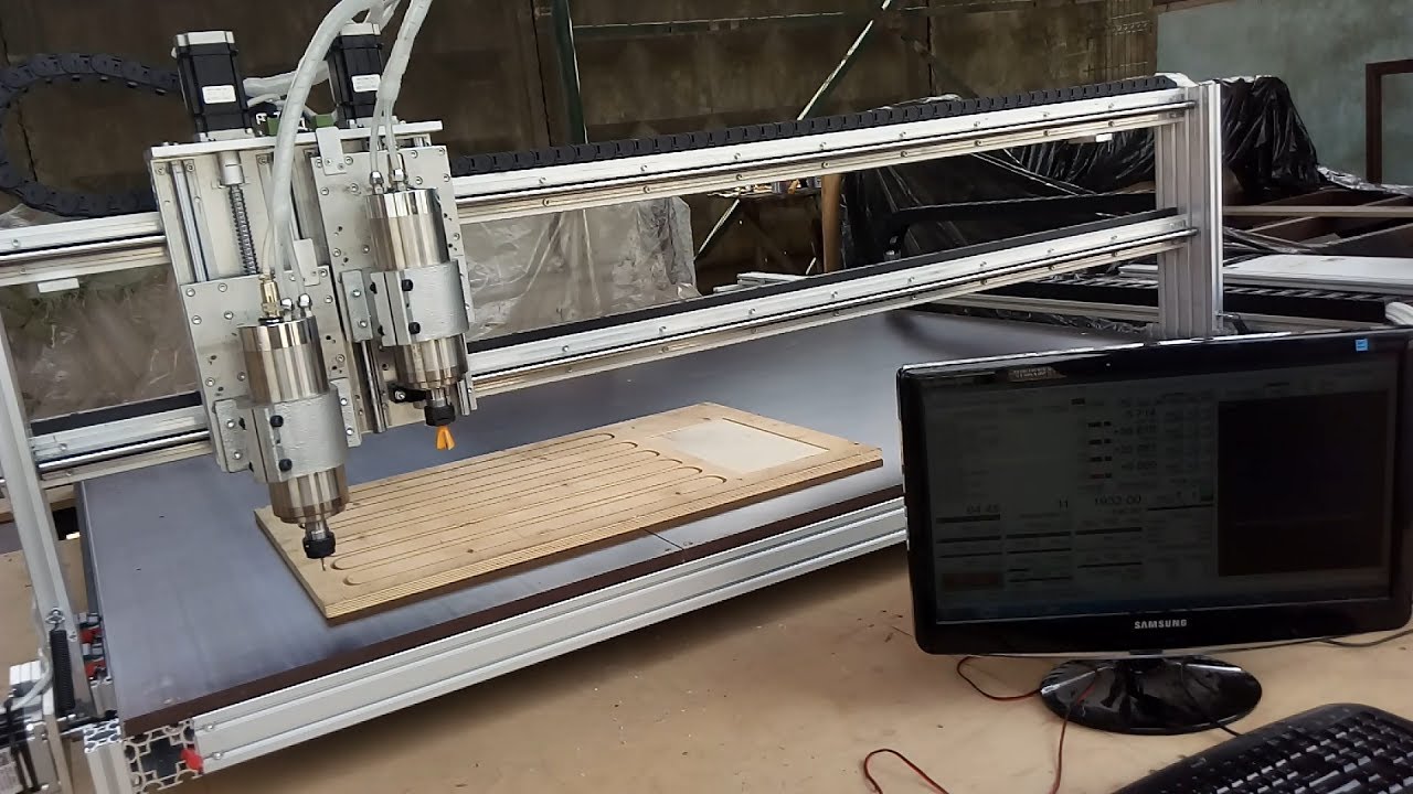 Смена инструмента двух головый станок с ЧПУ. - YouTube
