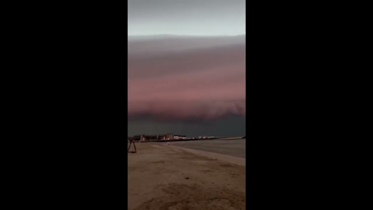 Noticias de Francia  nube arco que precedió a la tormenta en Trouville sur Mer esta mañana en Norman