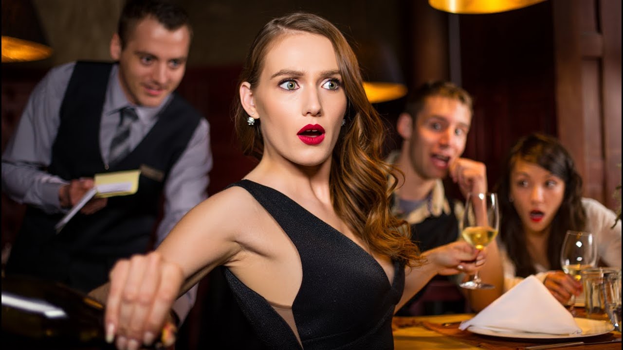 Я увидел профиль своей жены в приложении для знакомств — она замерла, когда официант прочитал её ...