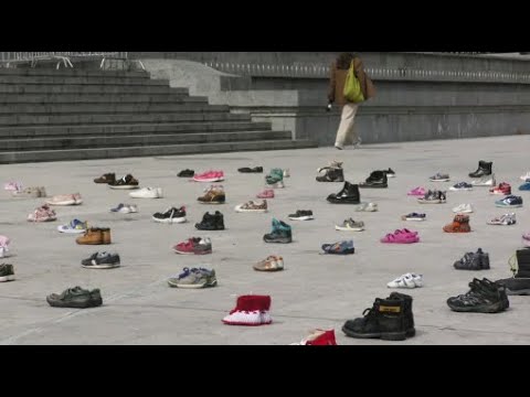 145 ფეხსაცმელი პარლამენტთან -სიმბოლური აქცია-პერფორმანსი