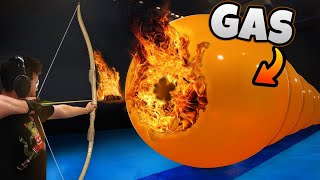 ¿Cuántos globos de gas propano pueden detener una flecha en llamas