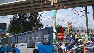 Palang Pintu Kereta Api Krl Stasiun Pesing Jalan Daan Mogot