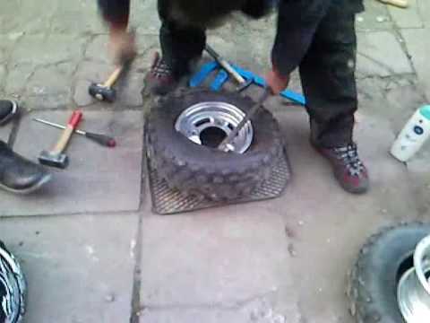 Video: Ako zložíte pneumatiku z kosačky Craftsman?
