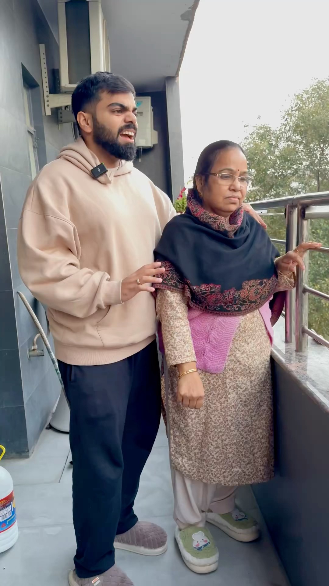 Gaurav or mummy ye kisay hata rahe #shorts #youtubeshorts #gauravaroravlogs