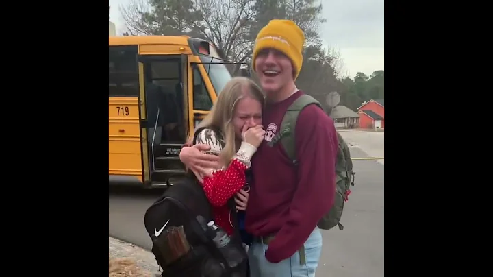 Army soldier surprises sister - DayDayNews