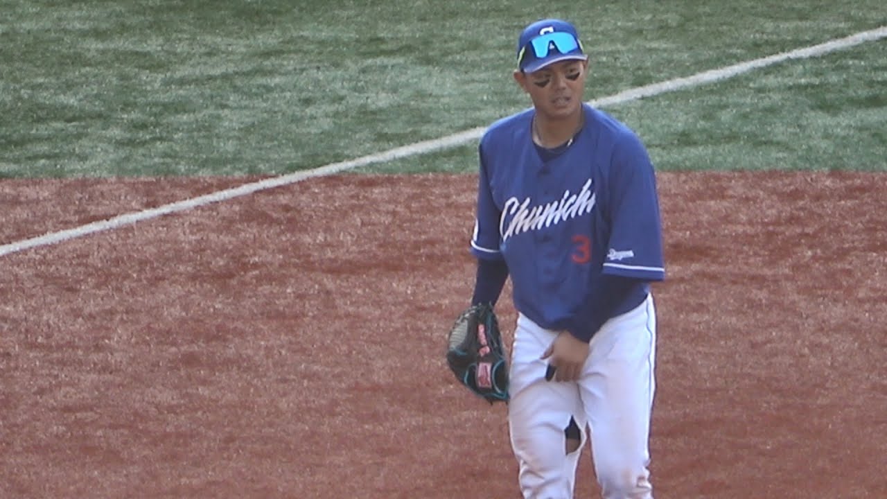 珍】京田の打球を処理してユニフォームが裂けてしまった高橋周平