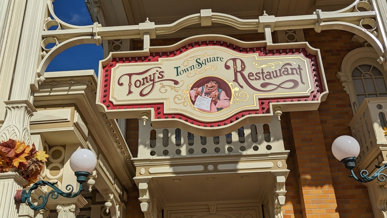 Tony's Town Square Restaurant - Magic Kingdom, Walt Disney World - YouTube