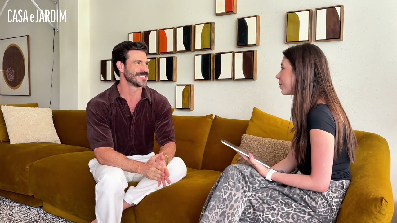 Apartamento do arquiteto Renato Mendonça valoriza as suas memórias e o design assinado