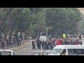 Me flamurin kuq e zi, një tjetër grup studentësh i bashkohet marshimit te Kryeministria