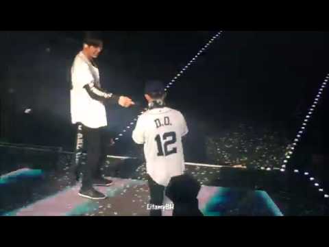 160910 EXOrDIUM in Bangkok EXO - Lucky One (funny moment)