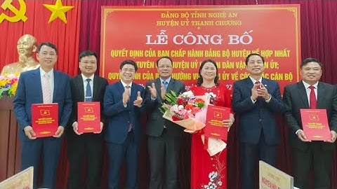 Huyện ủy Thanh Chương công bố Quyết định về hợp nhất Ban Tuyên giáo và Ban Dân vận Huyện ủy.