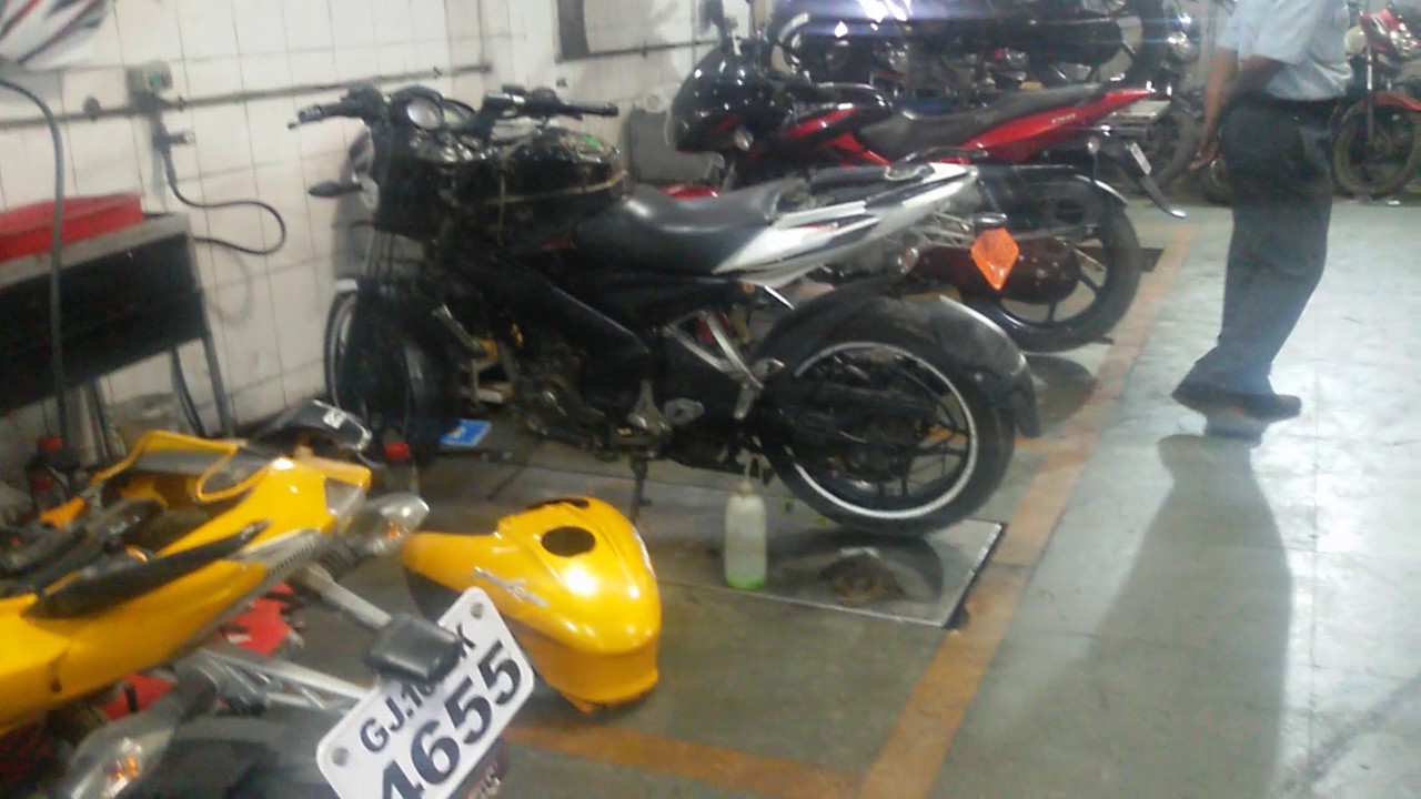 bajaj pulsar service cost