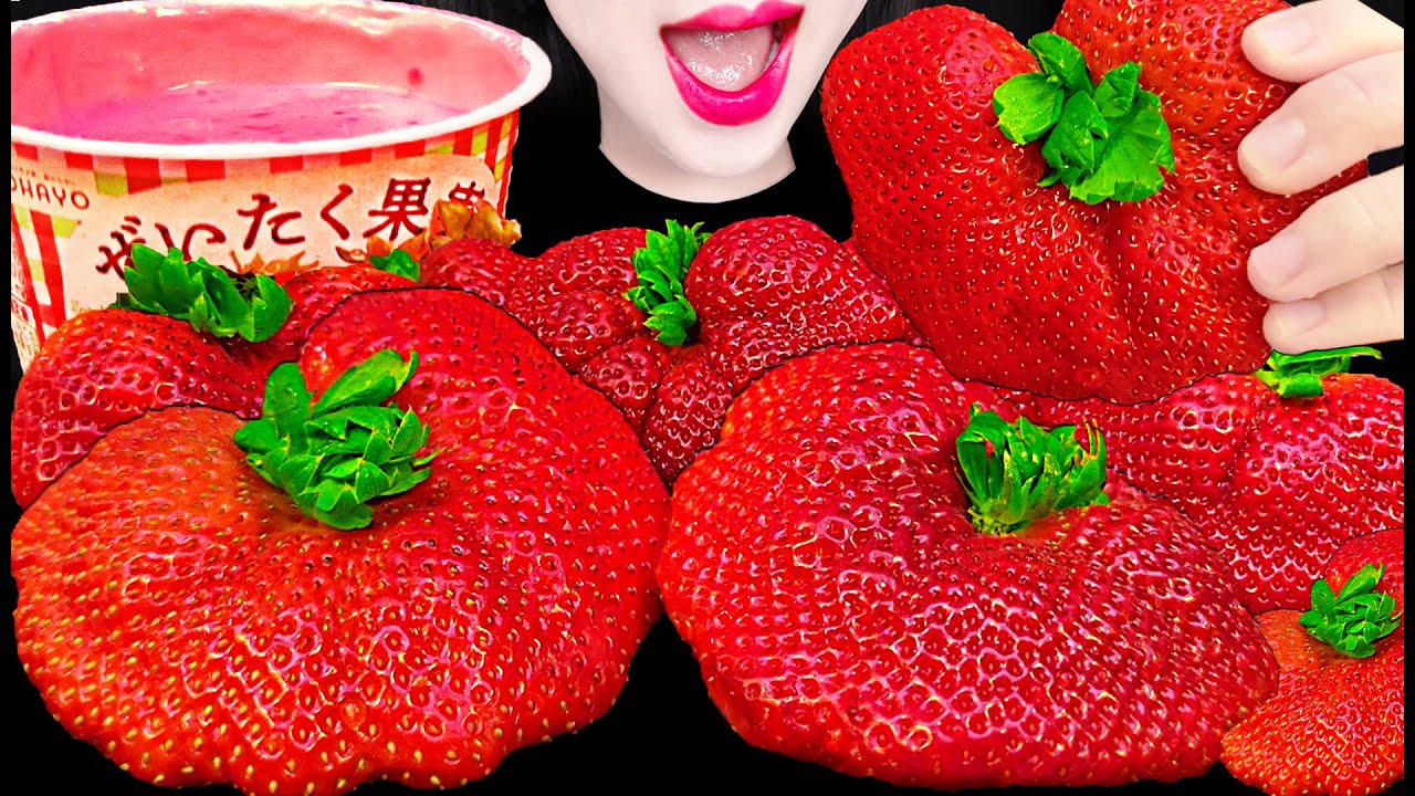 ASMR Giant Strawberry 자이언트 초대형 딸기 먹방 Mukbang, Eating