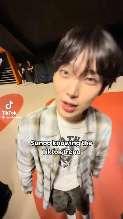 Jungwon vs Sunoo with a Engene filming a Tiktok at send off haha#enhypen #engene #jungwon #sunoo