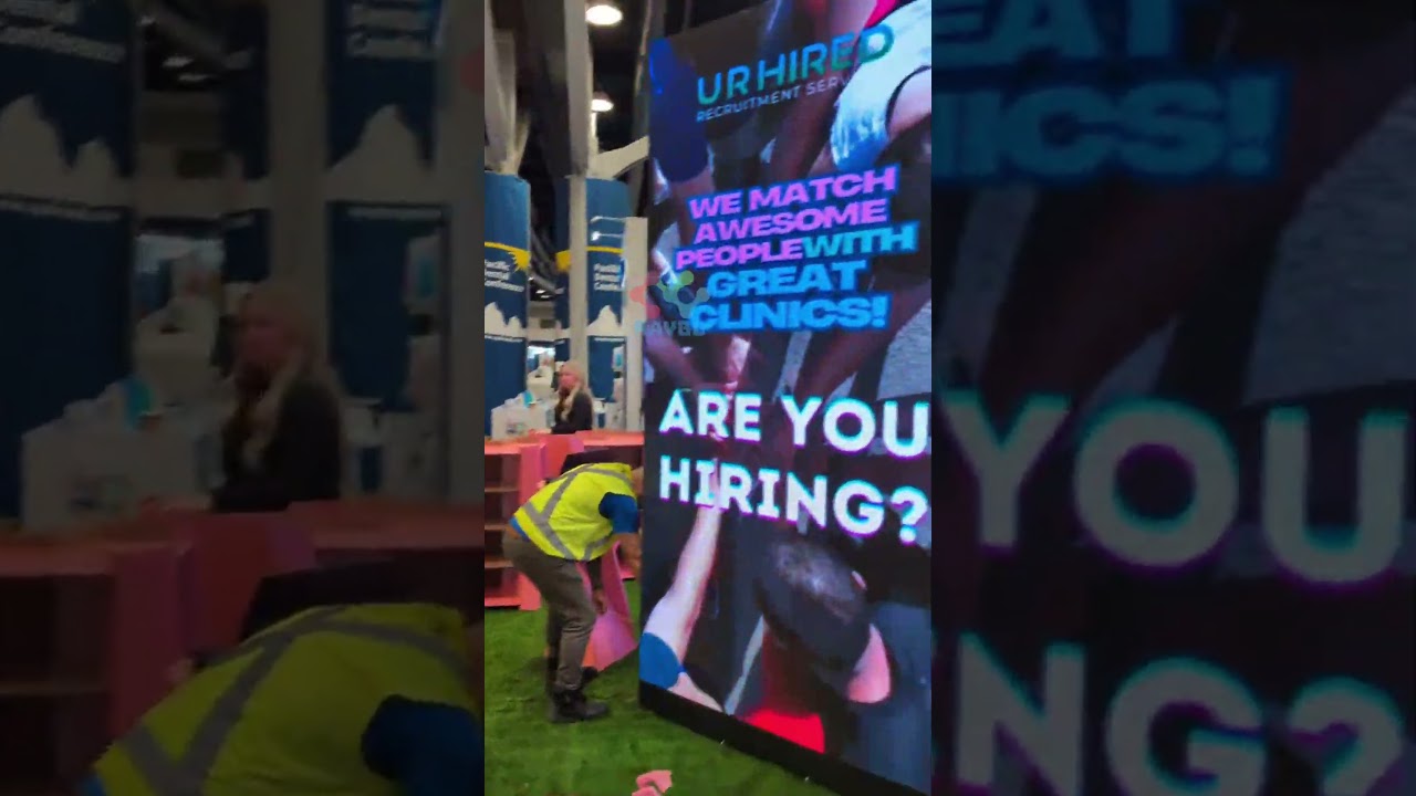 90° Creative splicing LED screen provide Canadian customers with 360°  product display at exhibition