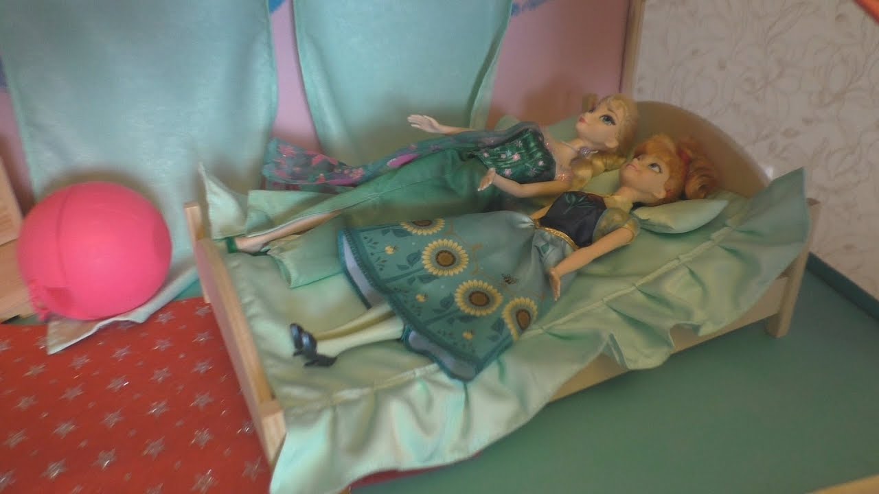 Сериал кукольный домик с куклами стелим постель - YouTube