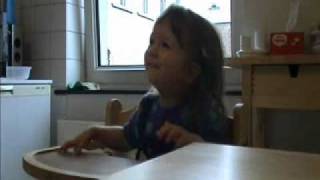 Soleil 19 meses cantando el pericotito y figuras geometricas