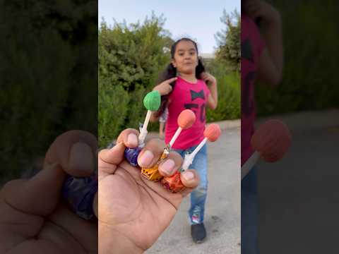 الاطفال المبسوطين اكلين اللبان الماربيلا و اللولي بوب لوحدهم ولم يسيب اي شيء للاطفال