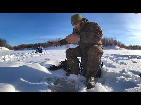 Сидим на лунках,
