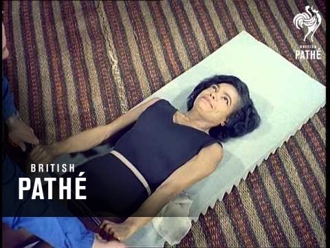 Video: Berapa tinggi eartha kitt?