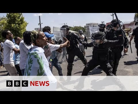 Israeli police clash with Eritrean asylum seekers in Tel Aviv - BBC News