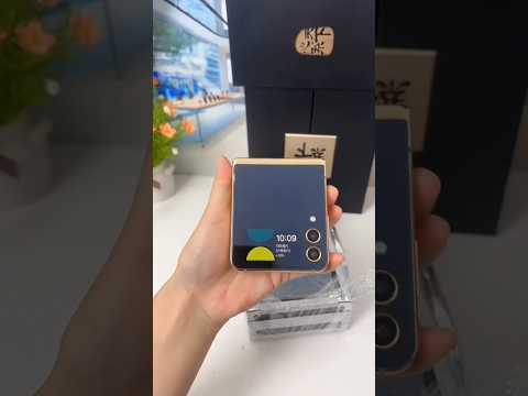 Unboxing the Samsung Galaxy Z Flip3 5G | Stylish & Compact #shorts #trendingshorts