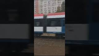 Иволга едет в Москве мимо поезда с сообщением Белгород-Москва-Нижний Новгород #эп2к