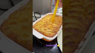 Mashed potatoes and beef delicious casserole .🥔🧅🥘👍