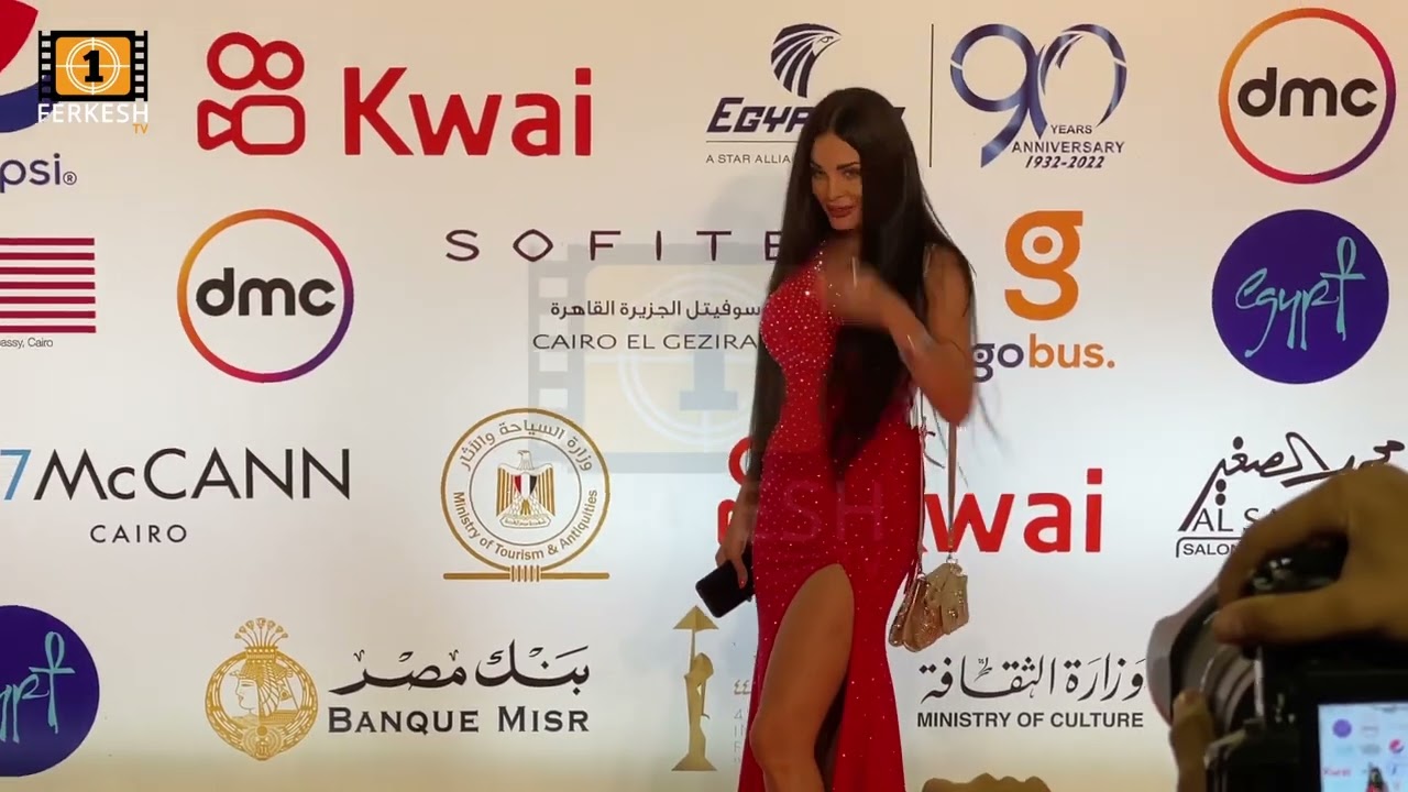 اطلالات جريئة جدا فى افتتاح مهرجان القاهرة السينمائي 😳