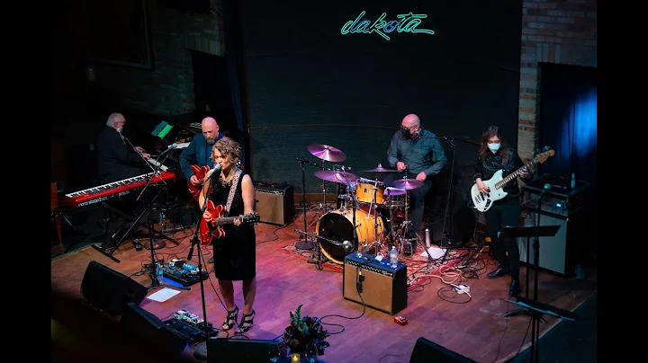 Joyann Parker - "Hit Me Like a Train" live at Dakota
