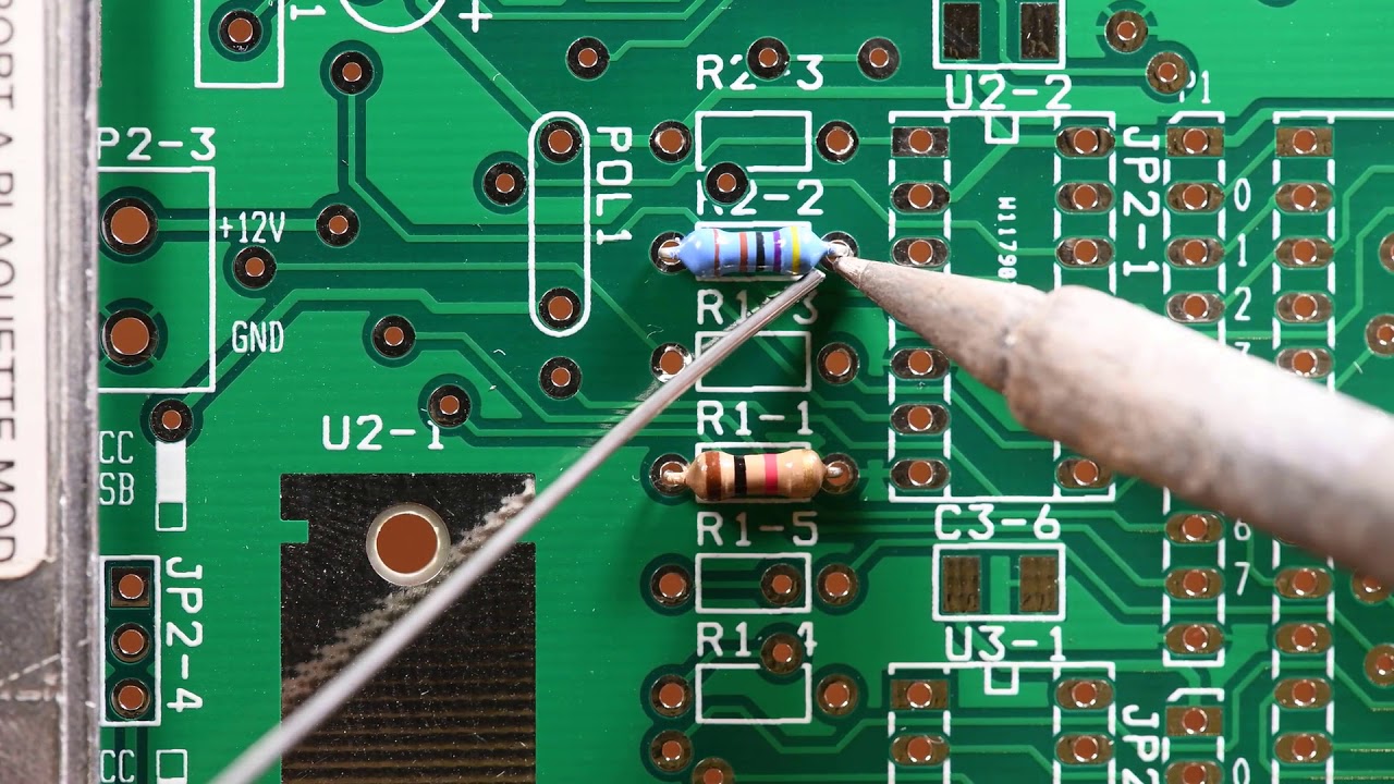 1.6.1 Soudure d'un dipôle de montage traversant.