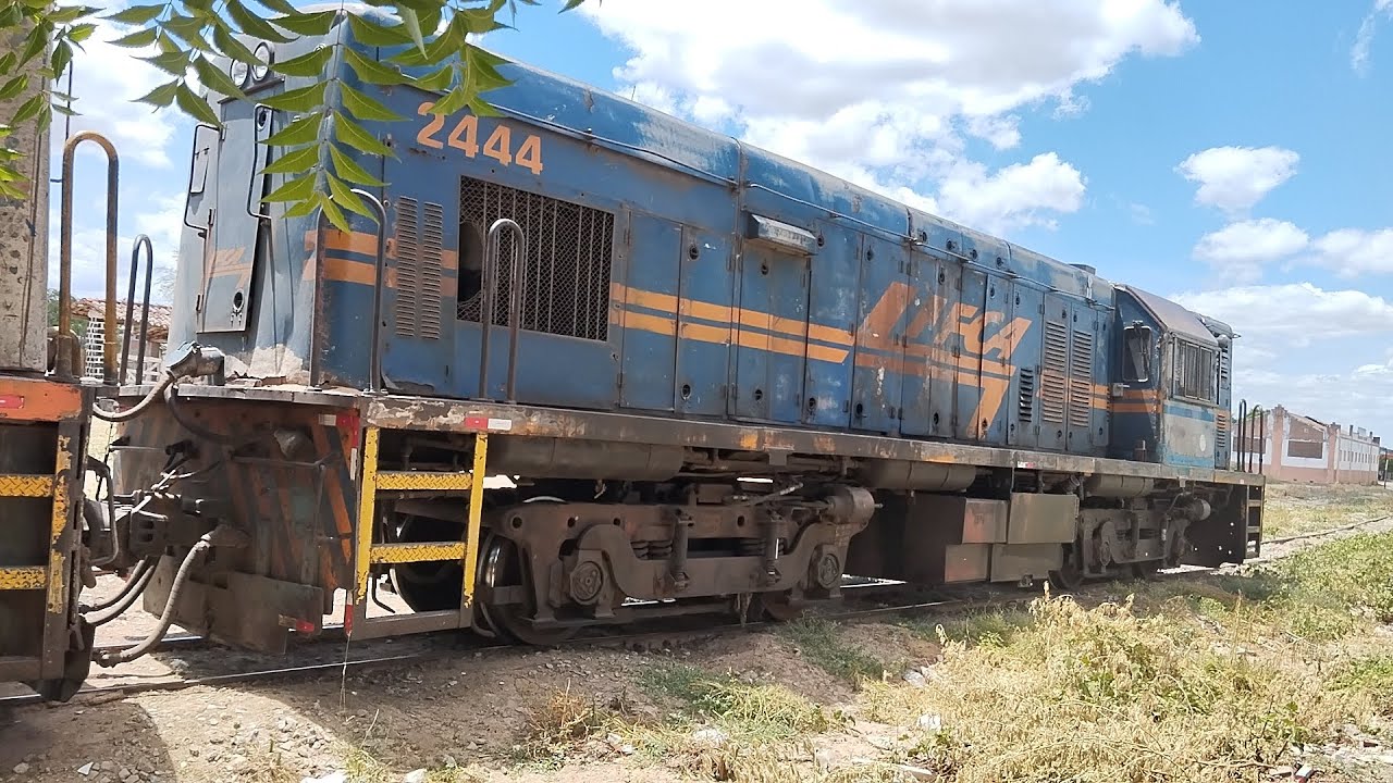 TREM CARGUEIRO DA FCA COM QUASE 50 VAGÕES VAZIOS DE CROMO