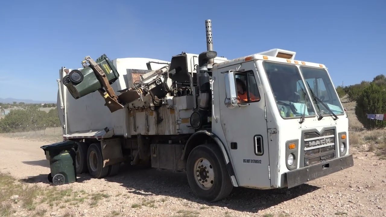 Mack LEU Bridgeport Ranger from United Disposal