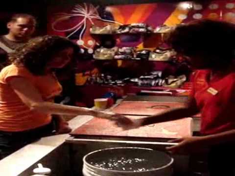 Wax Hand - Madame Tussauds - NYC - YouTube