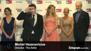 Jean Dujardin's silent thank you at Critics' Choice Awards